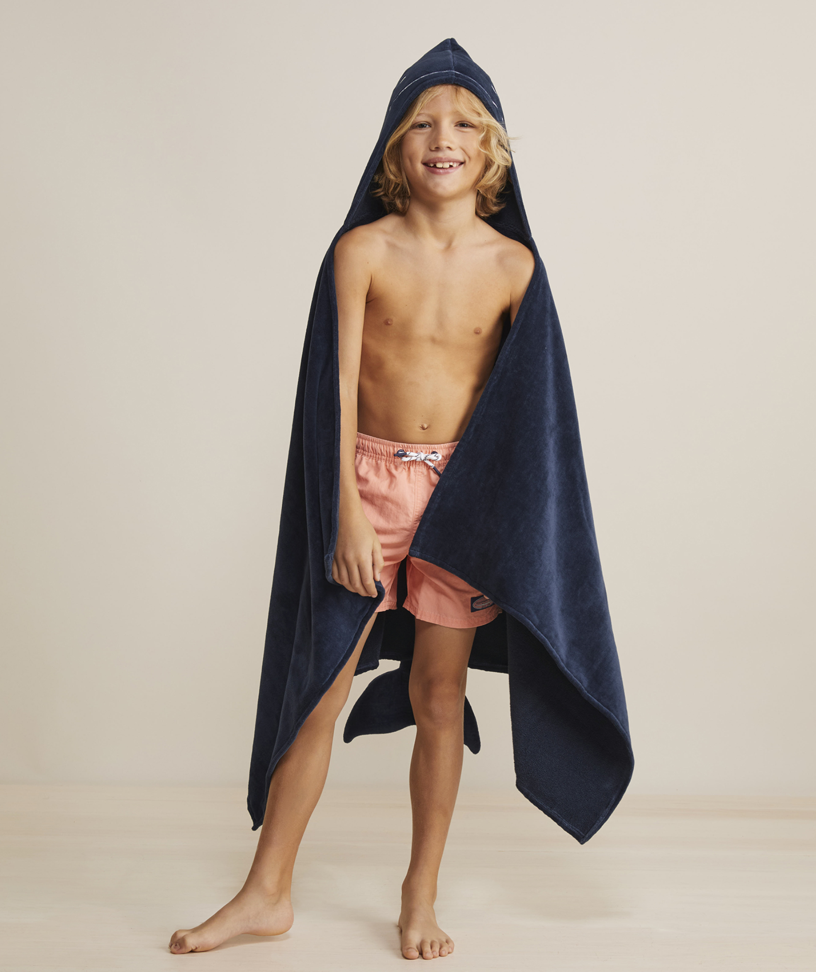 110-kids-hooded-whale-towel-1.jpg