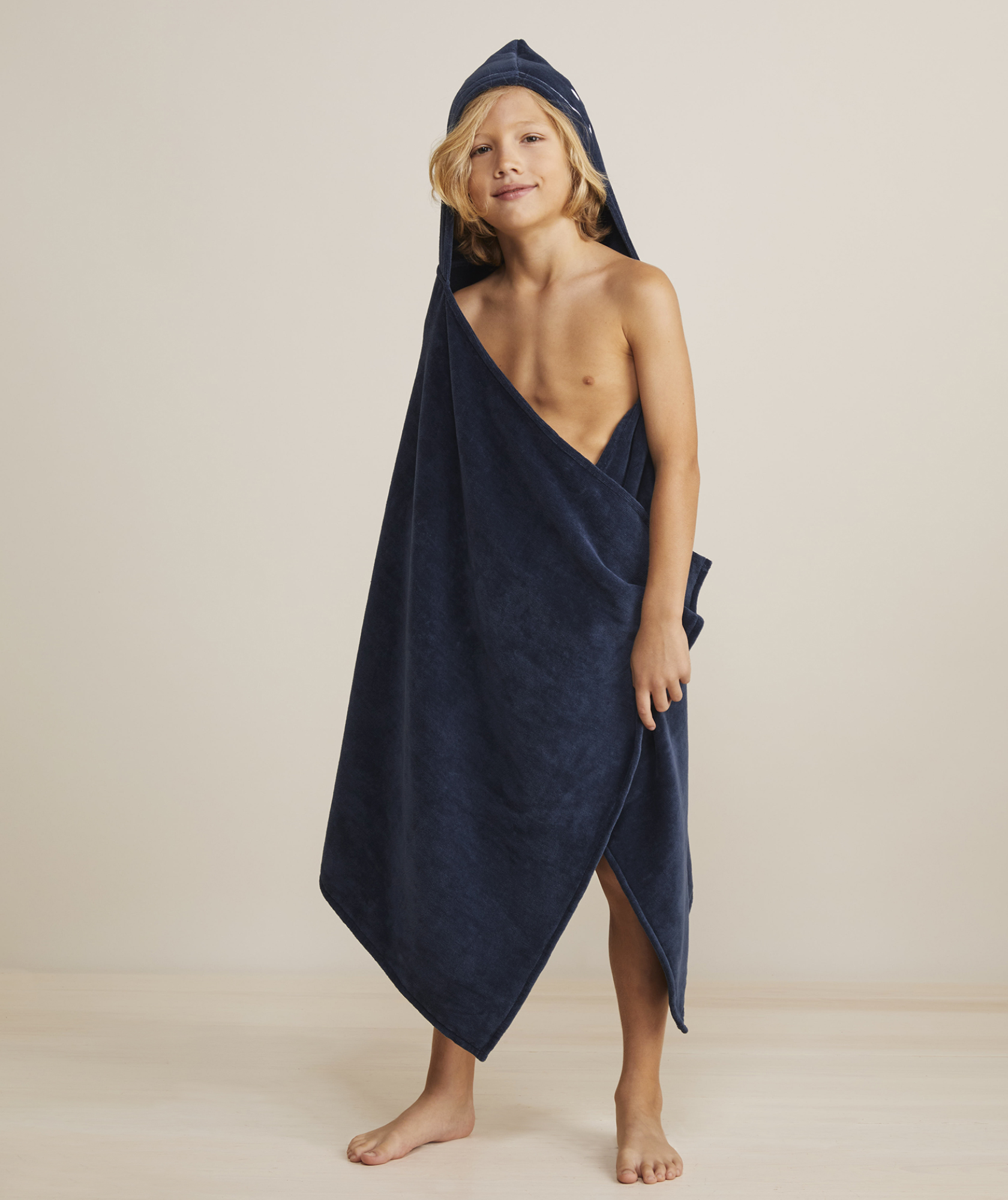 110-kids-hooded-whale-towel-1.jpg