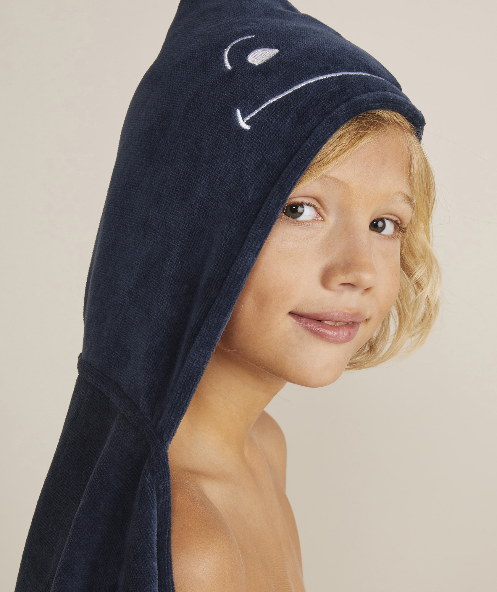 110-kids-hooded-whale-towel-1.jpg